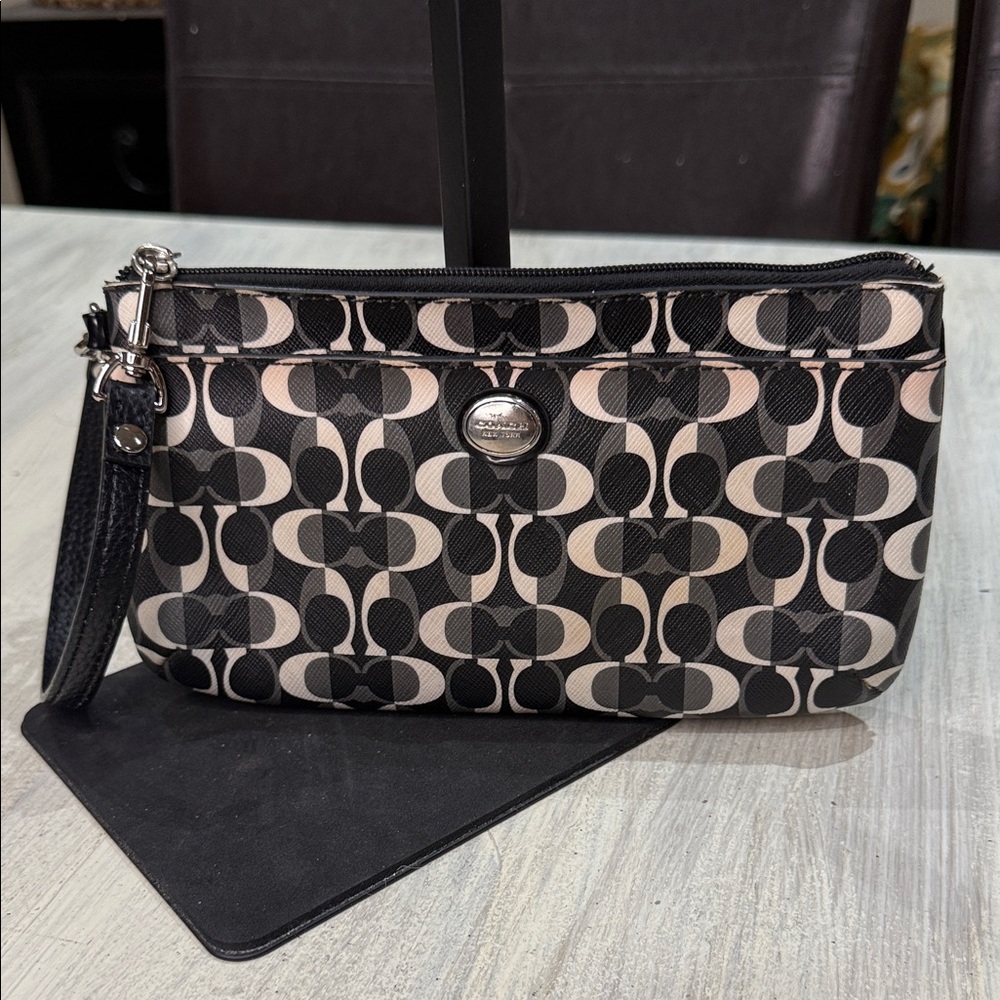 Vintage Coach Black and Cream Geometric XL Wristlet